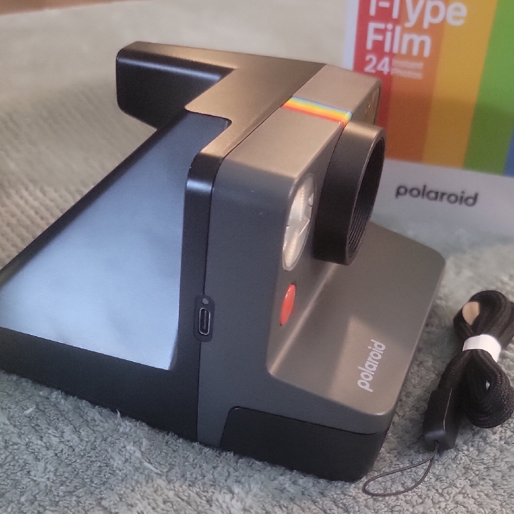 Polaroid Instant Camera - Black with Rainbow Accent - Picture 3 of 9